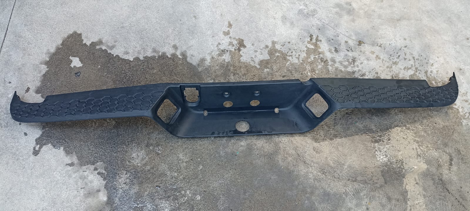 CUBIERTA DE DEFENZA TRASERA DODGE RAM 2500 2010-2017 TAIWAN CH1191111