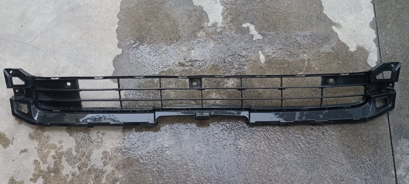 REJILLA CENTRAL DELANTERA TOYOTA HIACE 2014-2016 ORIGINAL 53112-26080