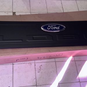 TAPA DE BATEO FORD LOBO PLATINUM 3316582403 2021-2023