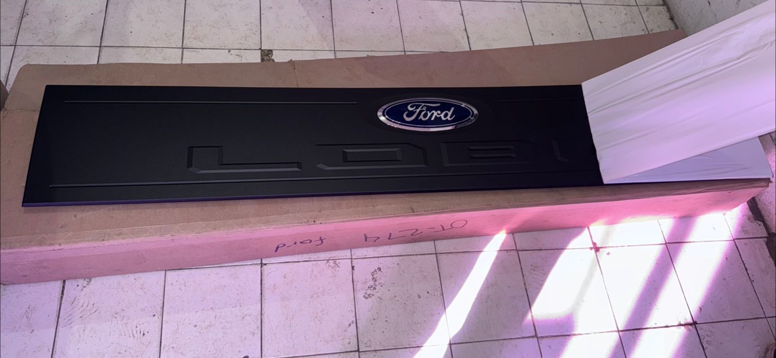 TAPA DE BATEO FORD LOBO PLATINUM 3316582403 2021-2023