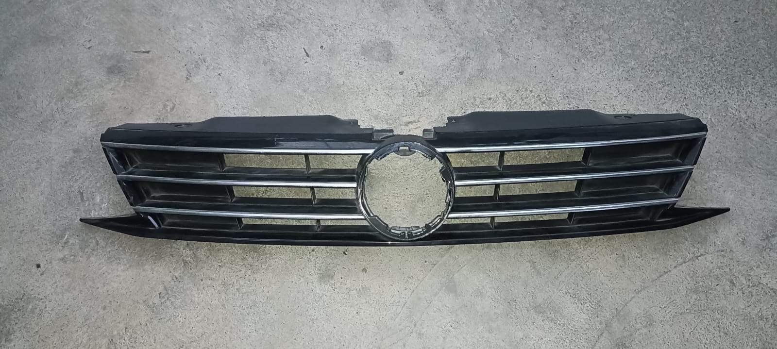 PARRILLA VOLKSWAGEN JETTA 2015-2018 ORIGINAL 16D-853-653