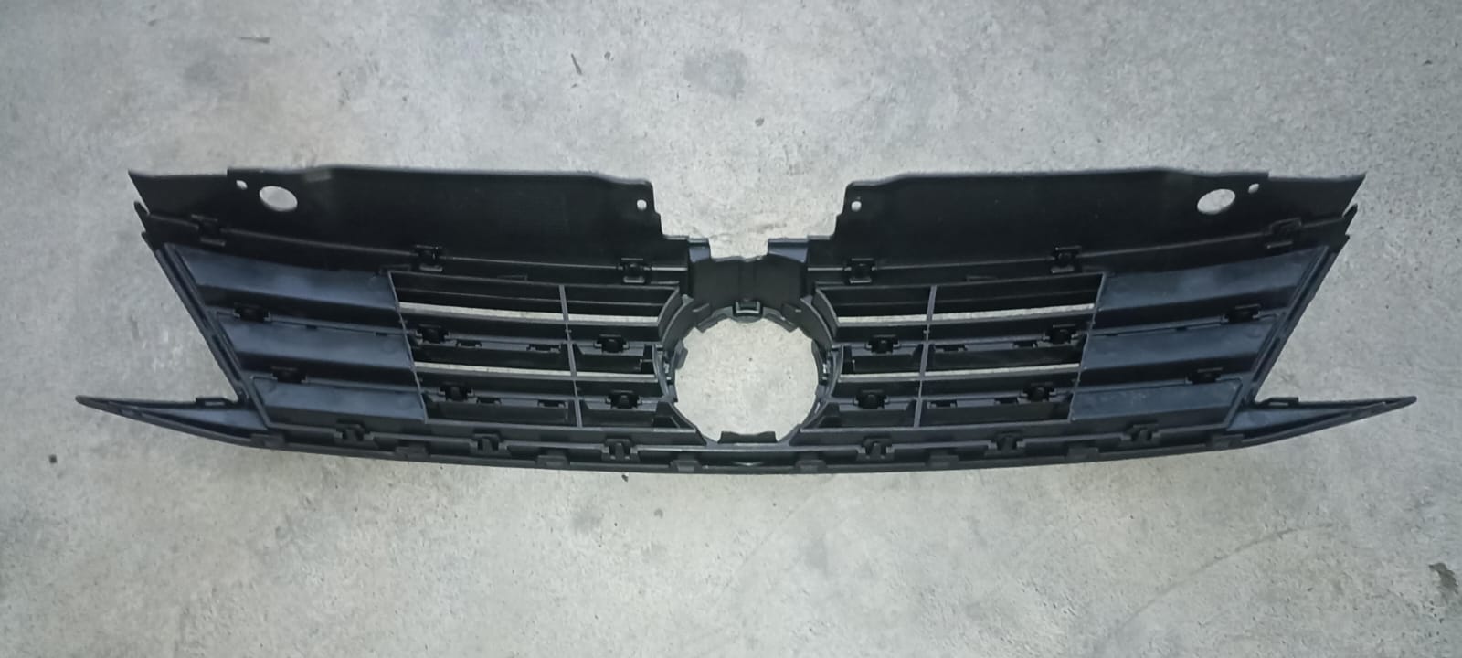 PARRILLA VOLKSWAGEN JETTA 2015-2018 ORIGINAL 16D-853-653 - Imagen 2