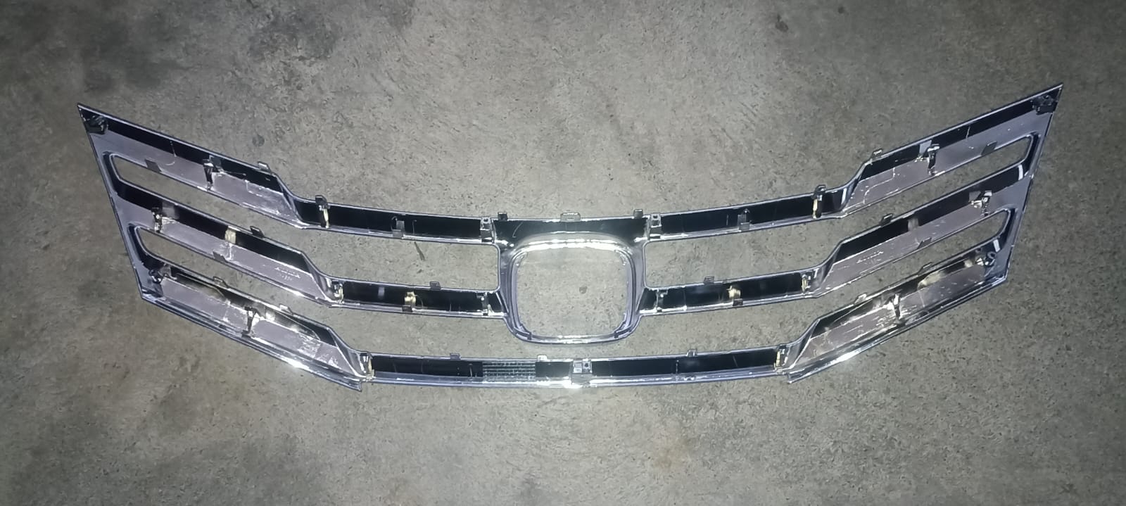 CROMO PARRILLA DELANTERA CROMADA HONDA CITY 2009-2013 ORIGINAL 7112-2TM4-H1M1 - Imagen 2