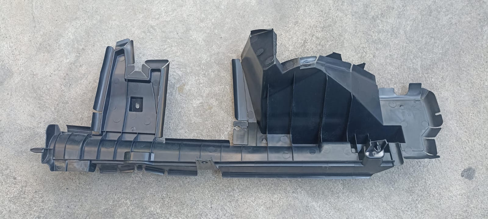 SOPORTE SUPERIOR RADIADOR TOYOTA HIGHLANDER 2020-2022 ORIGINAL 16595-0P030 - Imagen 2