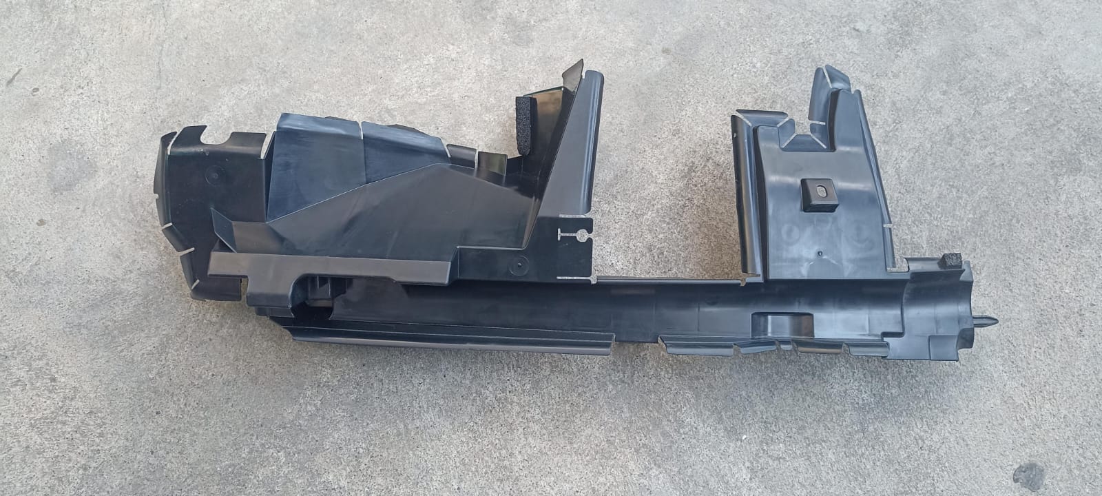 SOPORTE SUPERIOR RADIADOR TOYOTA HIGHLANDER 2020-2022 ORIGINAL 16595-0P030