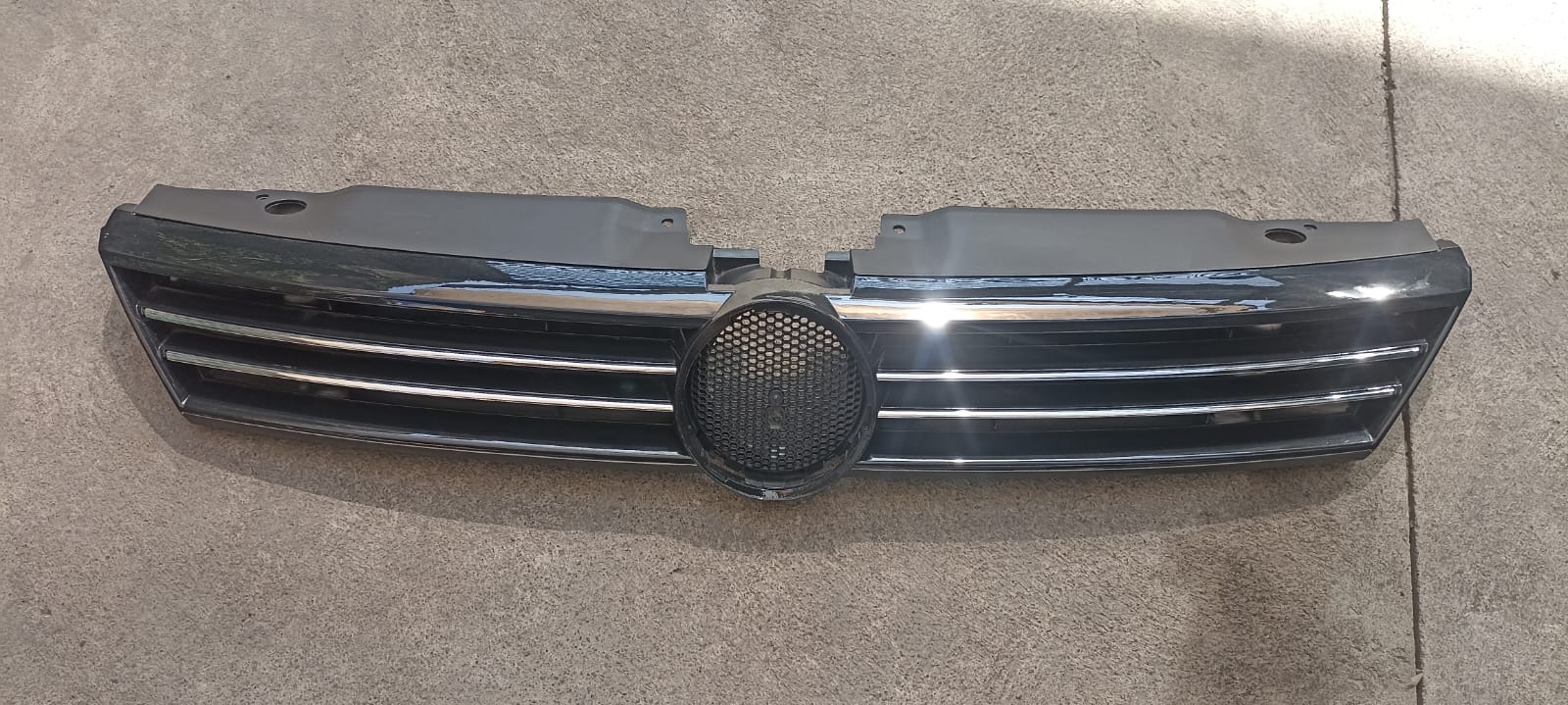 PARRILLA VOLKSWAGEN JETTA MK6 2011-2014 ORIGINAL 5C6853653