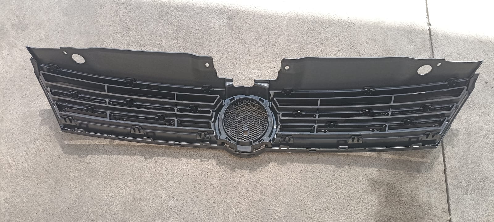 PARRILLA VOLKSWAGEN JETTA MK6 2011-2014 ORIGINAL 5C6853653 - Imagen 2