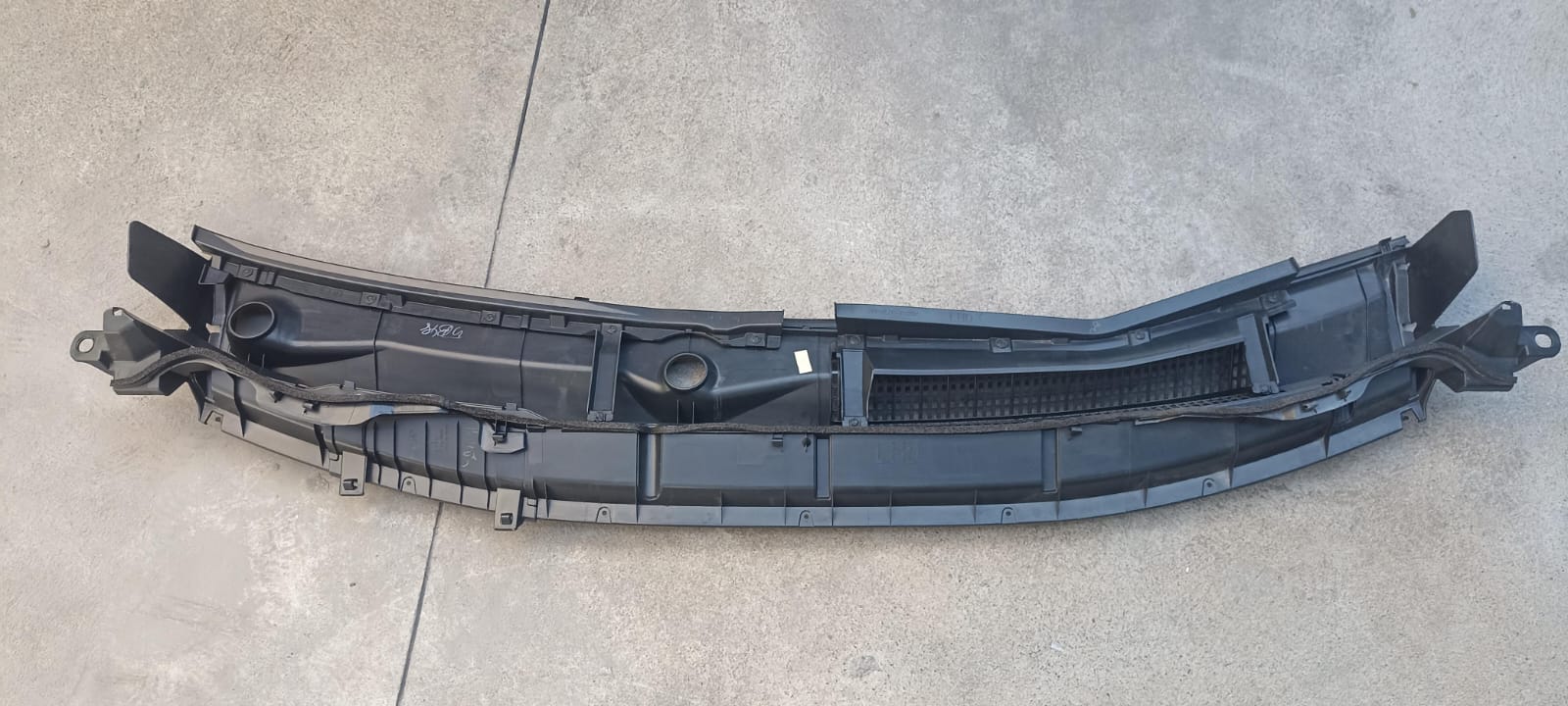 REJILLA INFERIOR DE PARABRISAS TOYOTA YARIS 2018-2021 ORIGINAL 55708-0D280 - Imagen 2