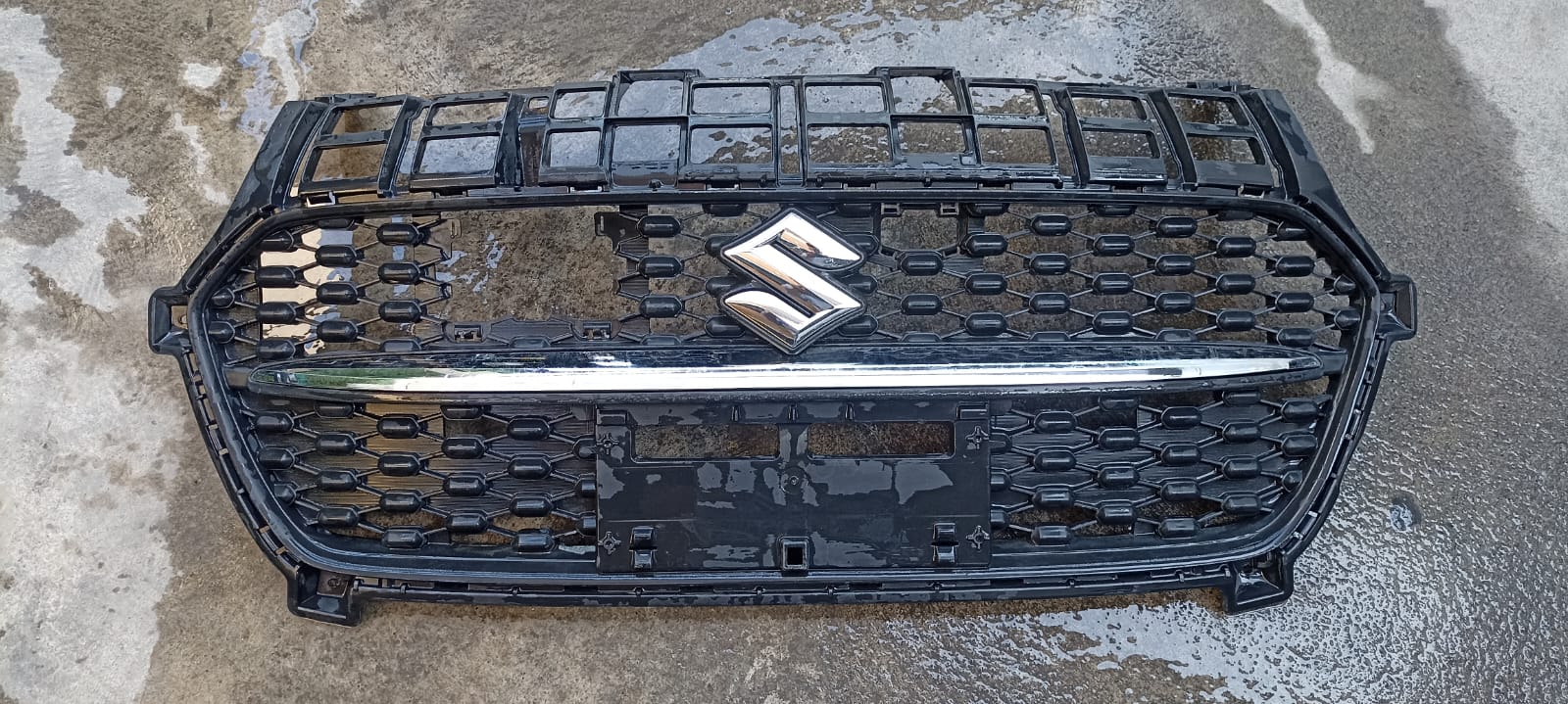 PARRILLA SUZUKI SWIFT 2021-2022 ORIGINAL CON DETALLE 71741-79S0