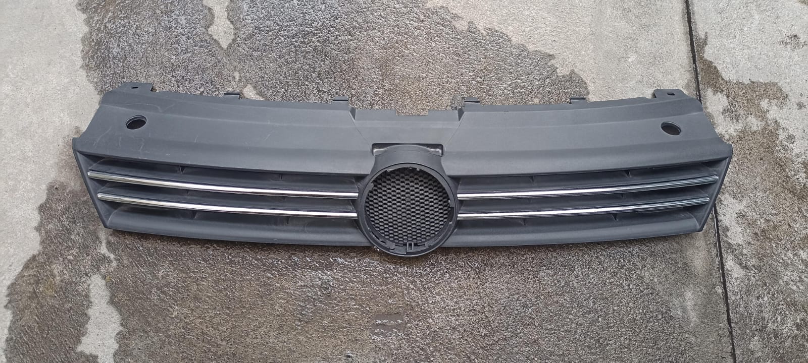 PARRILLA VOLKSWAGEN VENTO 2014-2015 ORIGINAL 6RU-853-653