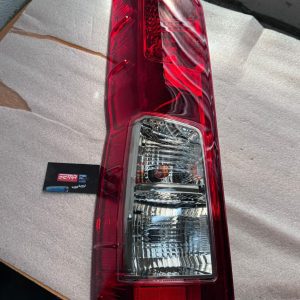 CALAVERA TRASERA IZQUIERDA TOYOTA HIACE 2019-2020 81561-26490