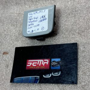TAPA TIRON DELANTERO VOLKSWAGEN JETTA 2015-2018 5C6-807-241F