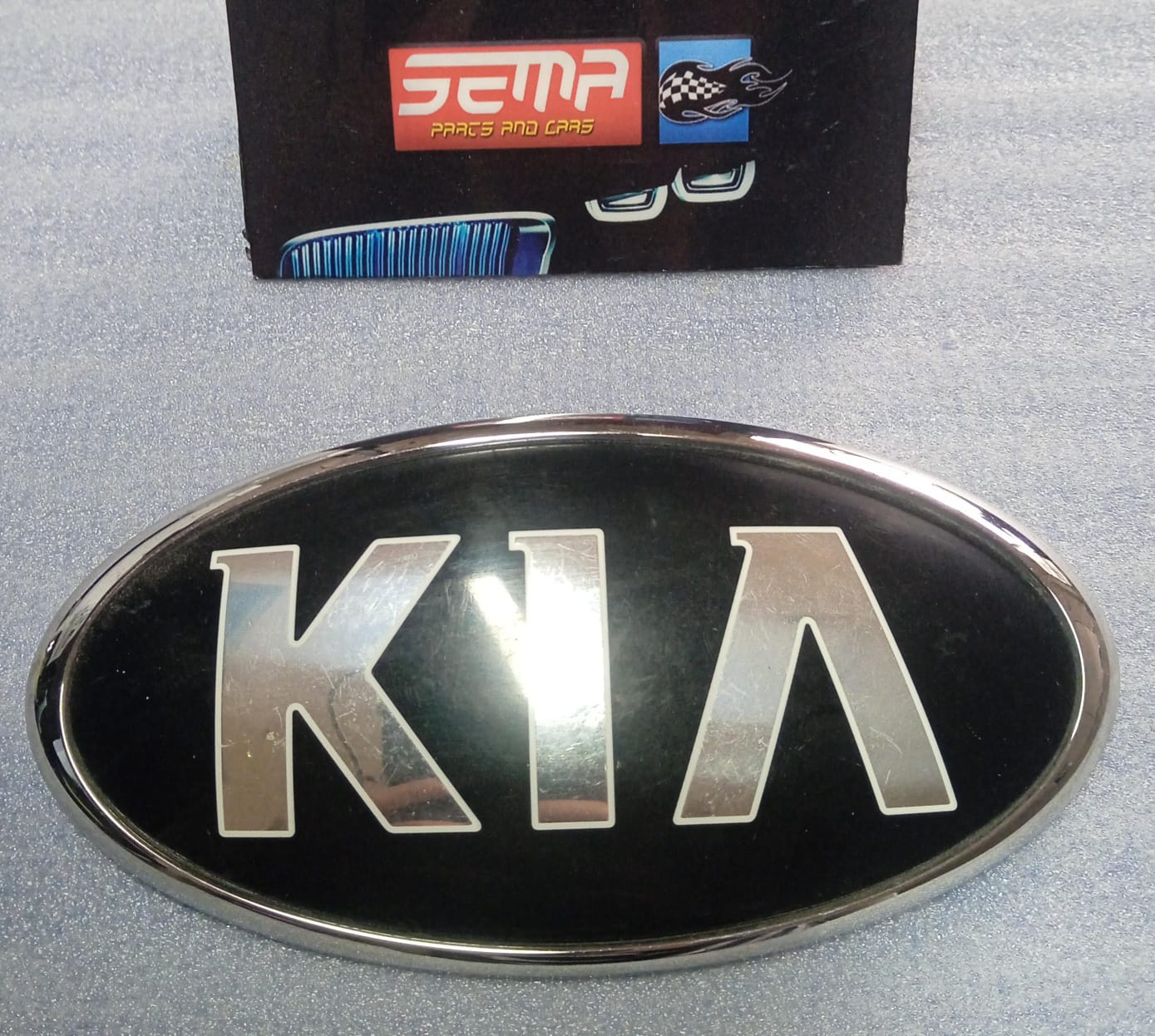 Emblema de tapa cajuela Kia Forte 2014-2016 86310-A7050