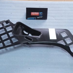 SOPORTE GUIA LATERAL IZQUIERDO MERCEDES BENZ CLA 250 2017-2019 1178856300