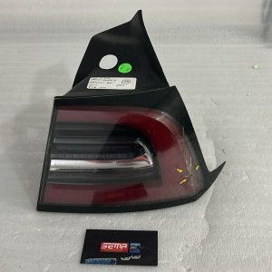 Calavera Derecha Model 3 2017-2023 (Usado)1077348