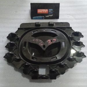 EMBLEMA PARRILLA MAZDA 2 2020-2022 DHM3-50716