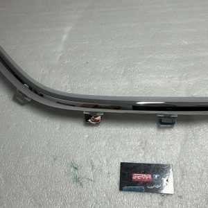 Moldura De Parrilla Derecha Mazda Cx-9 2013-2015 Plateado (Usado)TK21507J1