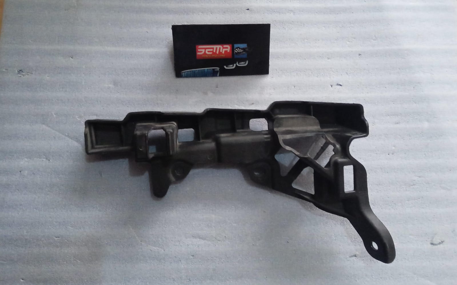 SOPORTE DE PILAR TRASERA DERECHA TESLA MODEL X 2021-2023 1053724-00