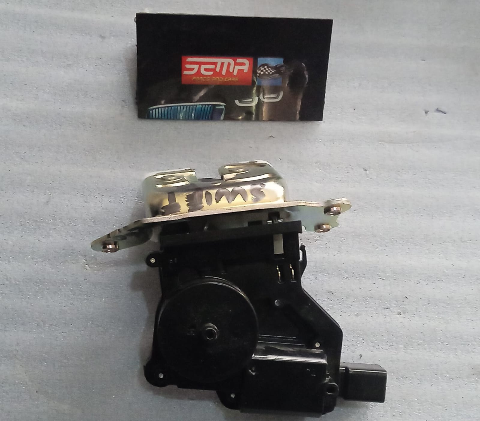 CHAPA CAJUELA SUZUKI SWIFT 2018-2025 97121500