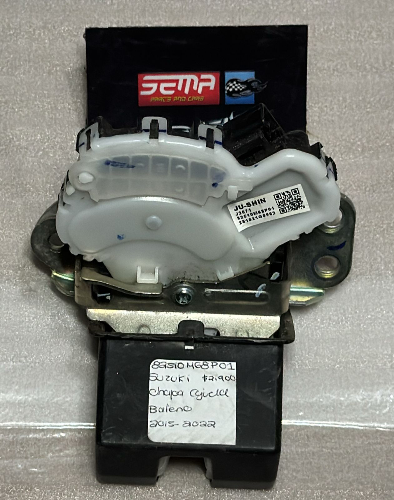 CHAPA CAJUELA SUZUKI BALENO 2015-2022 ORIGINAL 82510M68P01