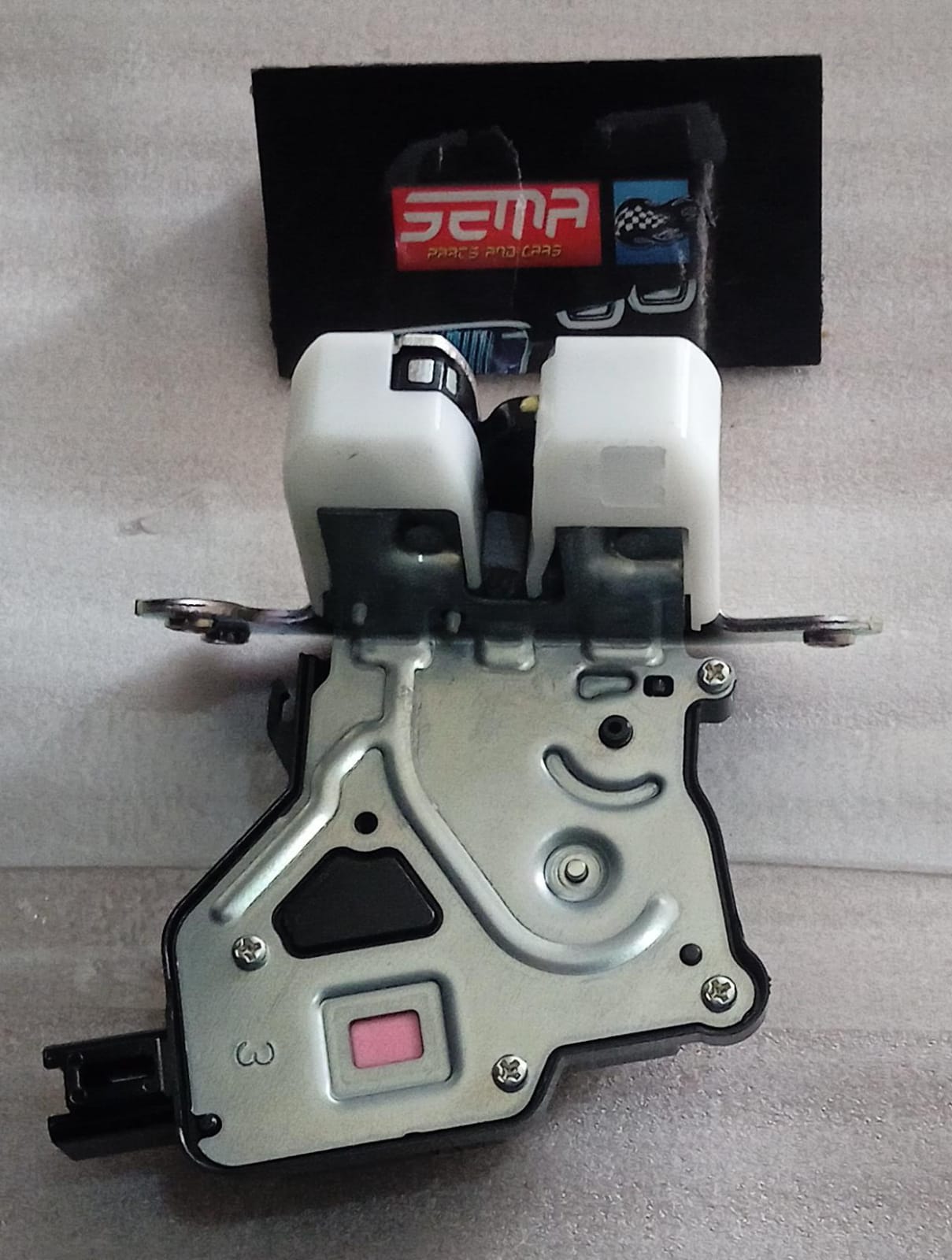 CHAPA CAJUELA SUZUKI SWIFT 2018-2023 82510-52R22 - Imagen 2