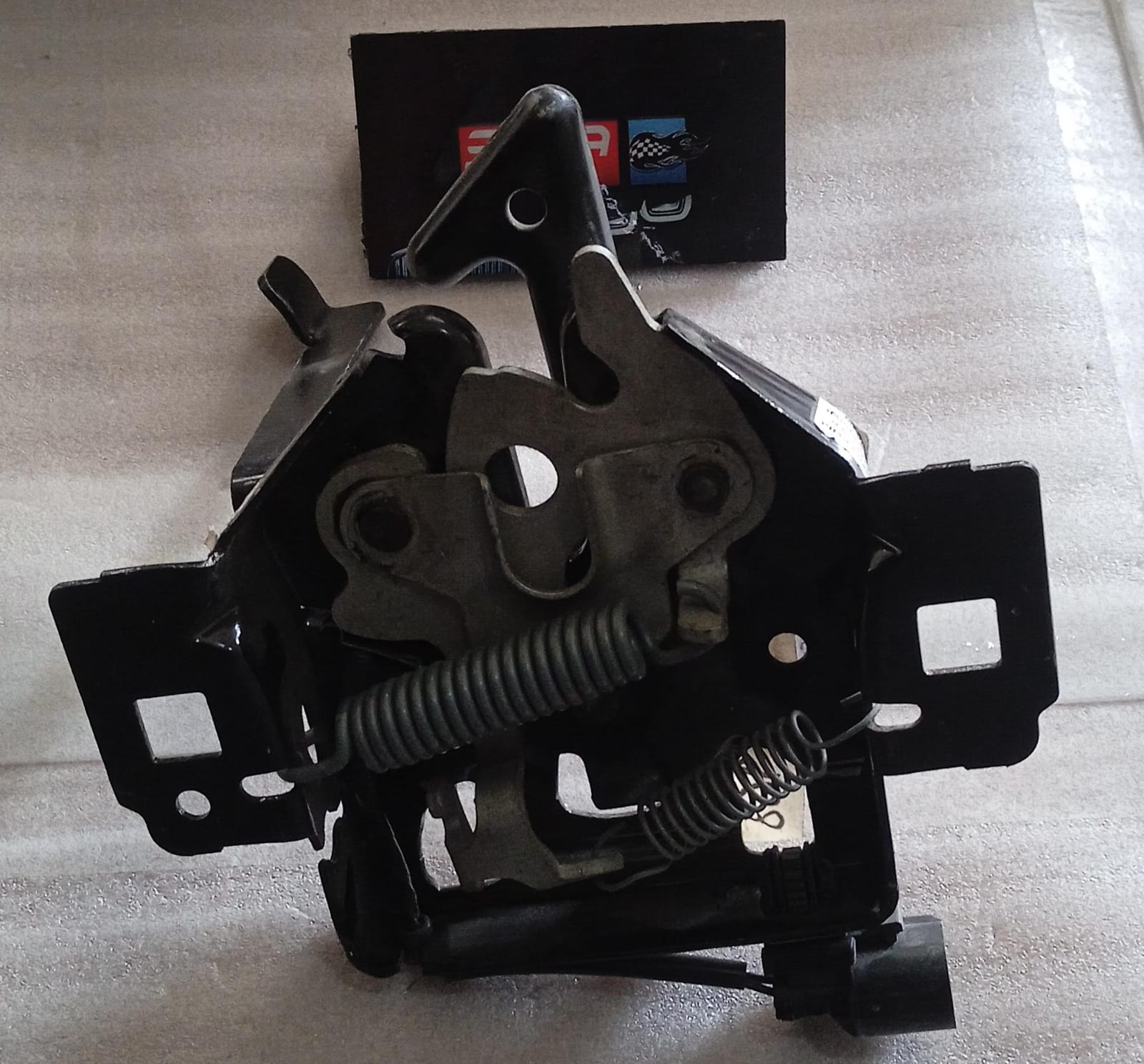 CHAPA COFRE DELANTERA FORD F-150 2015-2020 16700M0N6E - Imagen 2