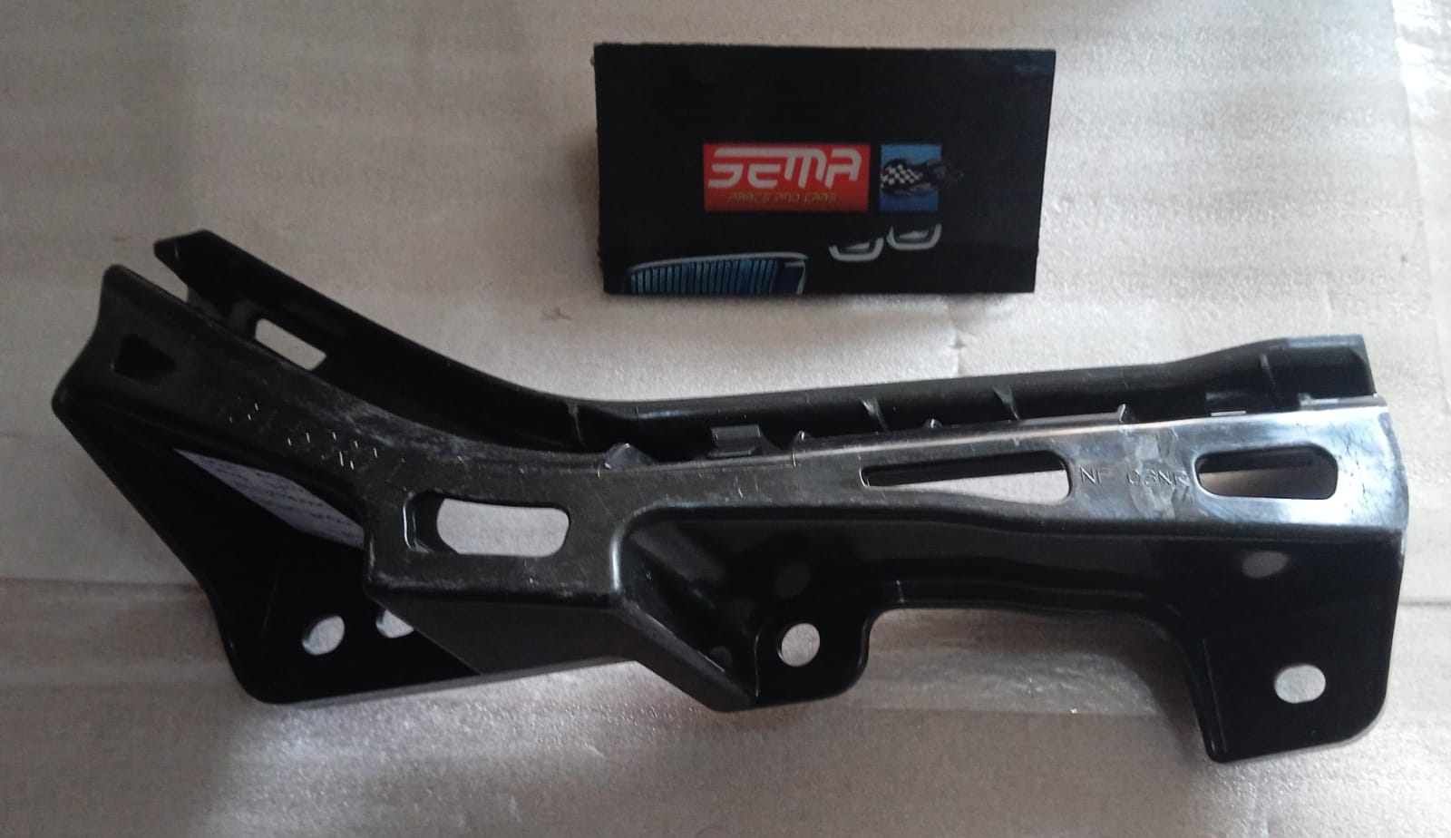 SOPORTE DE FARO DELANTERA IZQUIERDA SUZUKI SWIFT 2018-2020 71734-52R0
