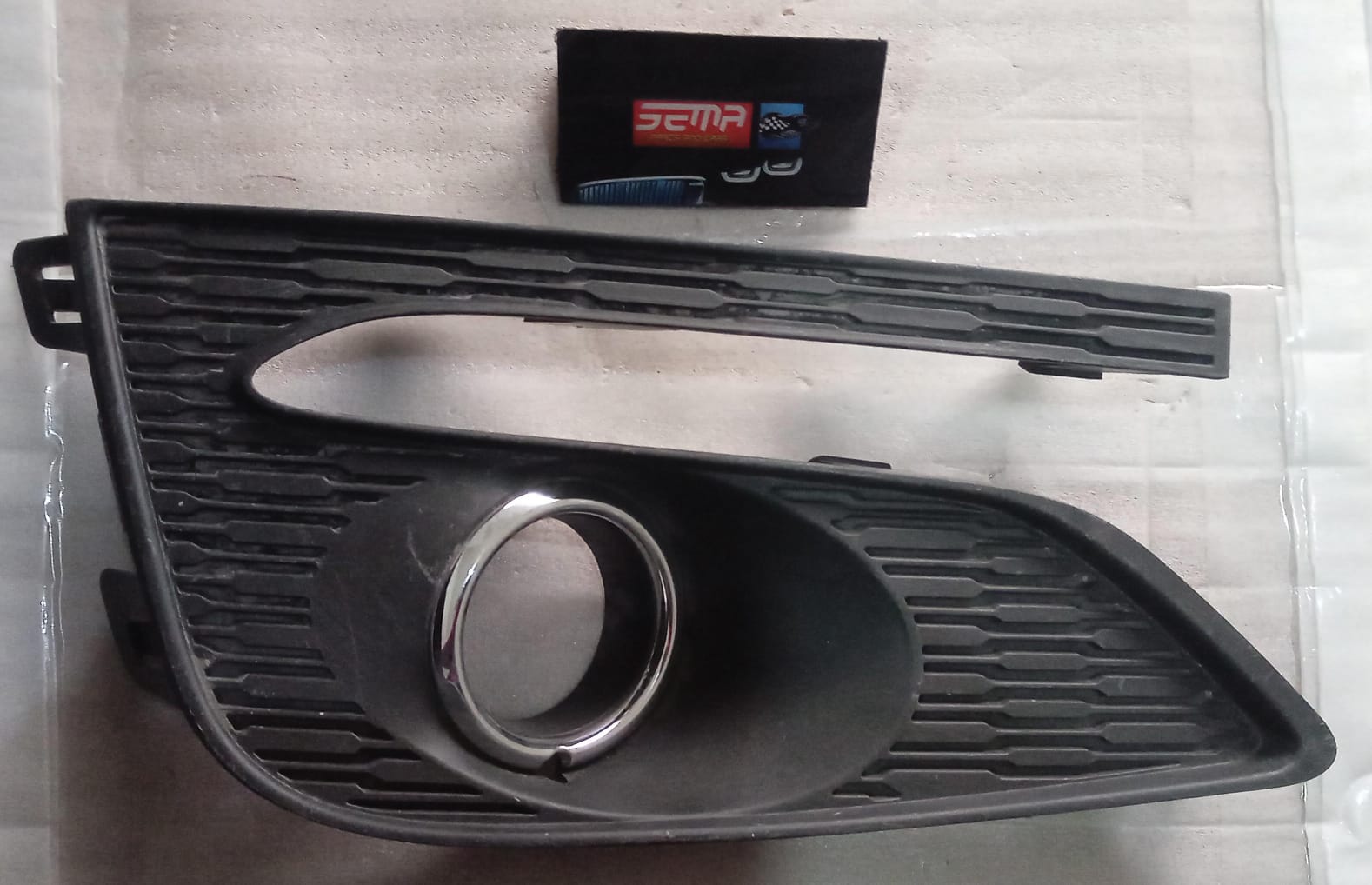 REJILLA DELANTERA IZQUIERDA CHEVROLET CRUZE 2017-2019 84095940