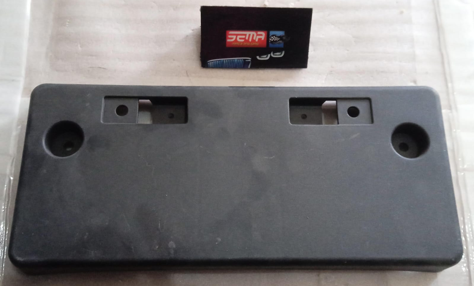 PORTAPLACA DELANTERA NISSAN VERSA 2015-2020 110681139