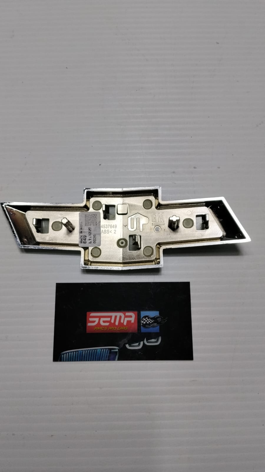EMBLEMA DELANTERO CHEVROLET BEAT 2018-2021 94537649 - Imagen 2