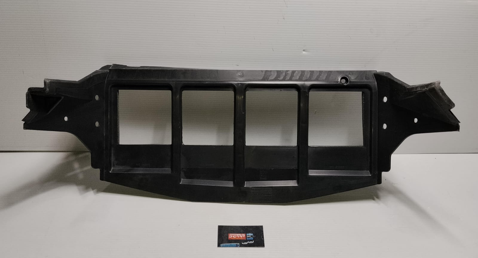 TOLVA INFERIOR DE RADIADOR CHEVROLET CAMARO 2016-2024 23158393 - Imagen 2