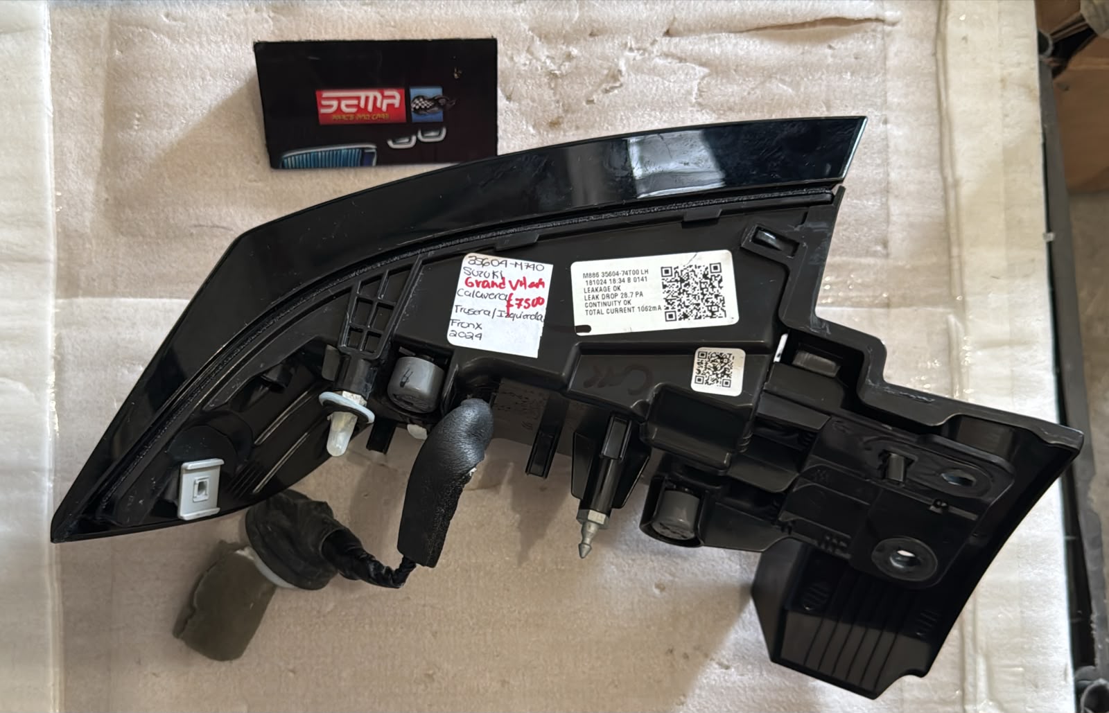 CALAVERA TRASERA IZQUIERDA SUZUKI GRAND VITARA 2024 35604-M740 - Imagen 2