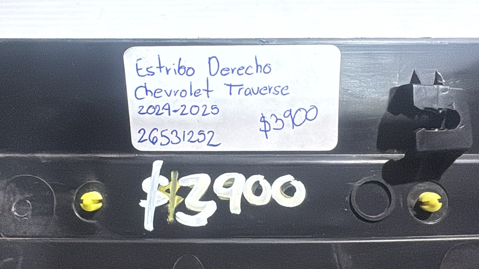 ESTRIBO DERECHO CHEVROLET TRAVERSE 2024-2025 26531252