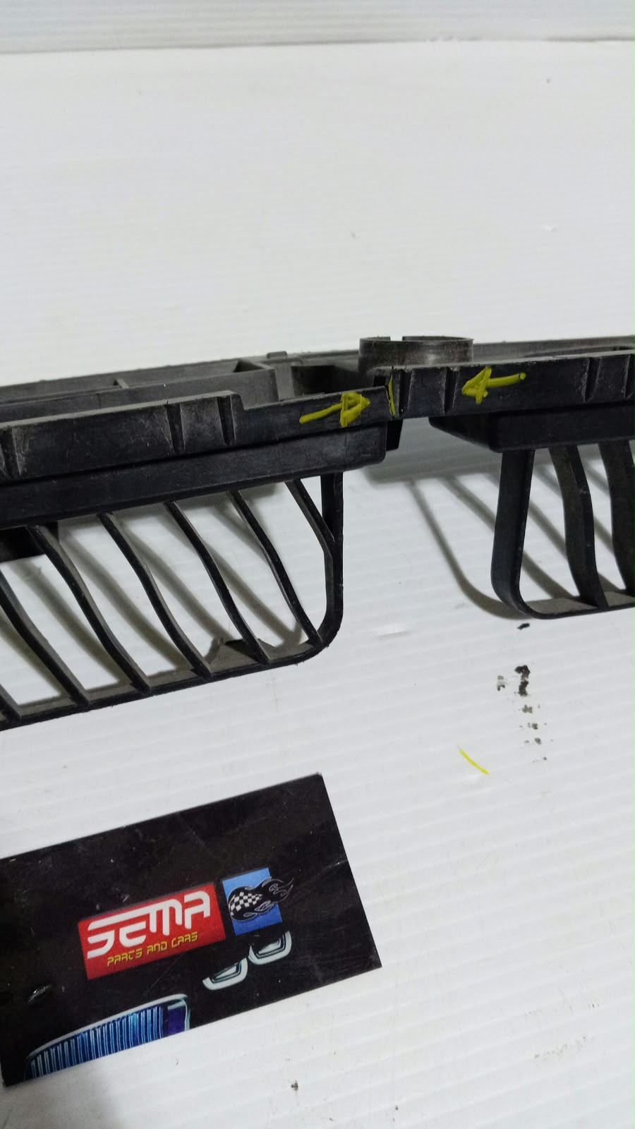 GUIA DE FASCIA TRASERA CENTRAL VOLKSWAGEN JETTA 2011-2014 16D807863