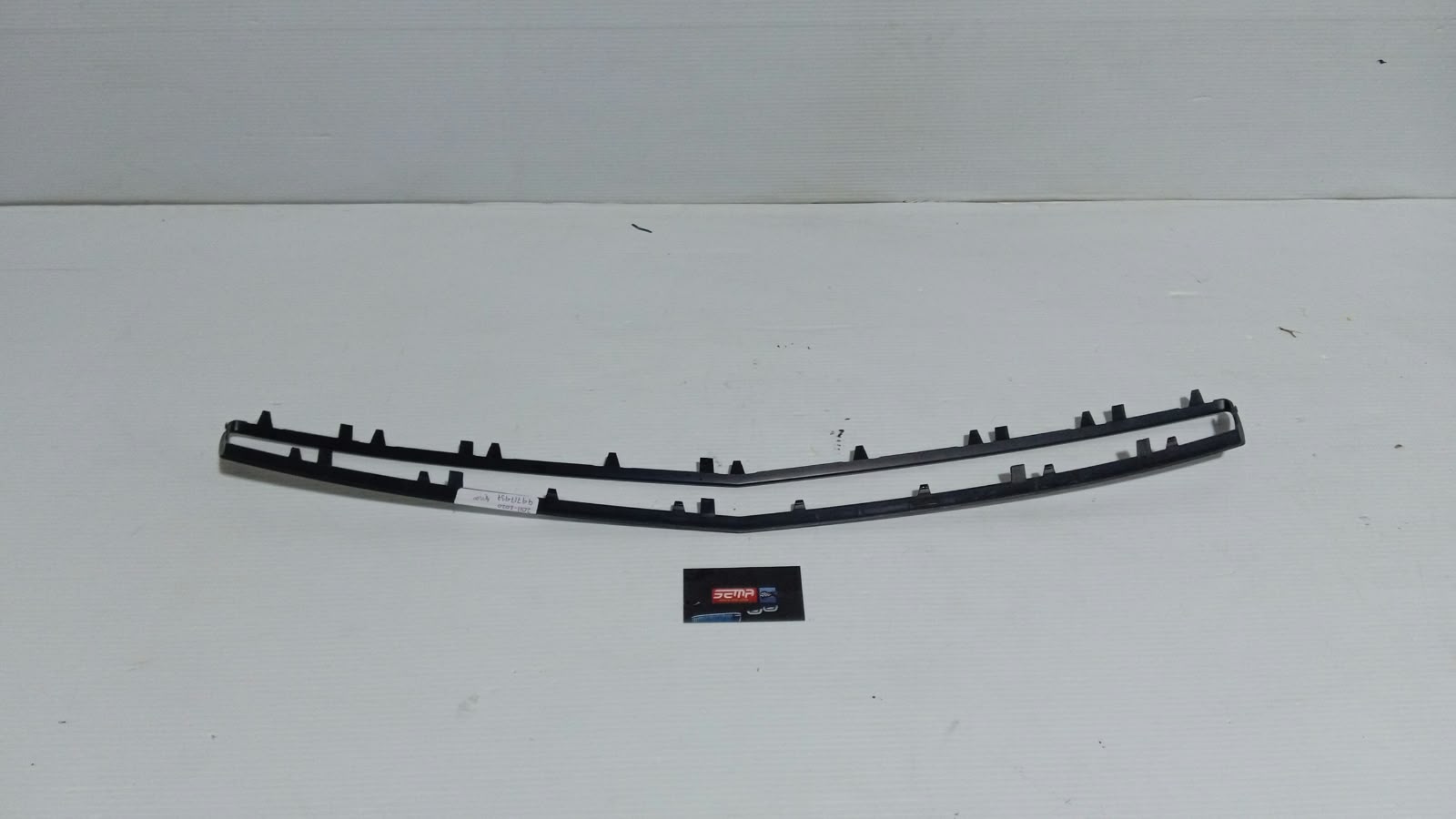 BISEL SUPERIOR DE PARRILLA CHEVROLET TORNADO 2011-2020 94717437 - Imagen 2
