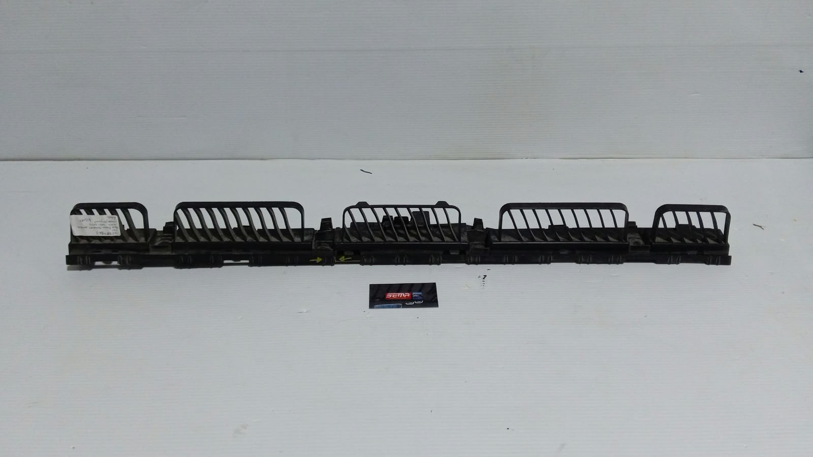 GUIA DE FASCIA TRASERA CENTRAL VOLKSWAGEN JETTA 2011-2014 16D807863 - Imagen 4