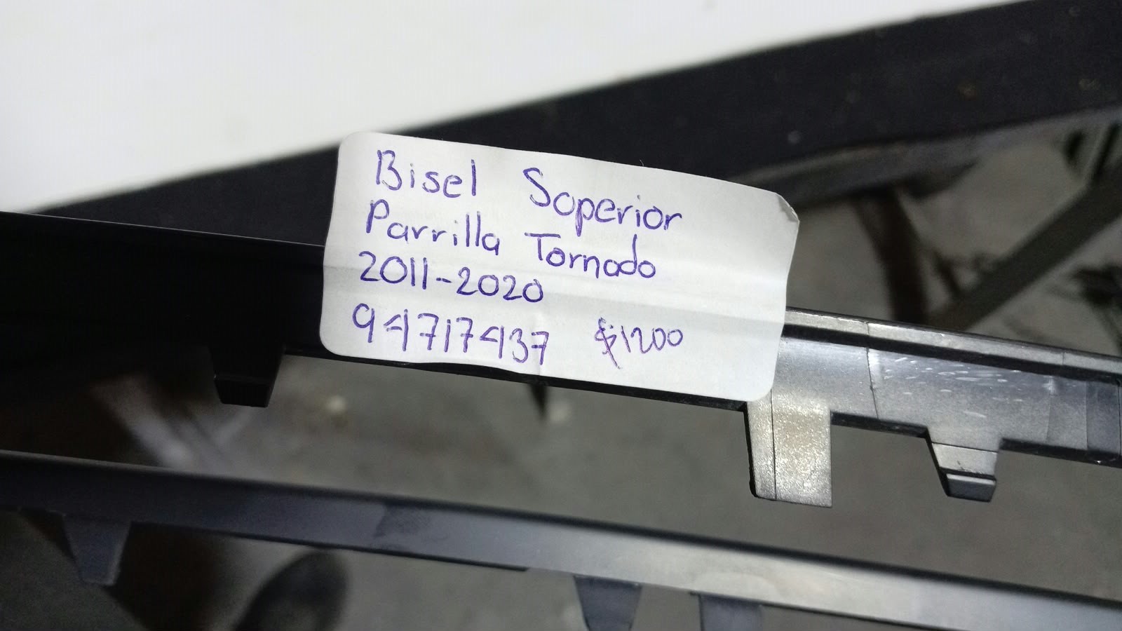 BISEL SUPERIOR DE PARRILLA CHEVROLET TORNADO 2011-2020 94717437 - Imagen 3
